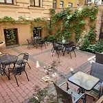 Stabu Seta Aparthotel